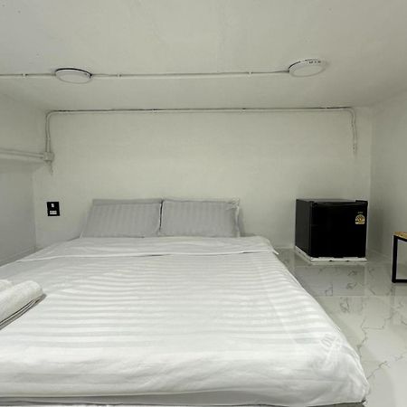 Megun Capsule 150 Cm Daire Bangkok Dış mekan fotoğraf